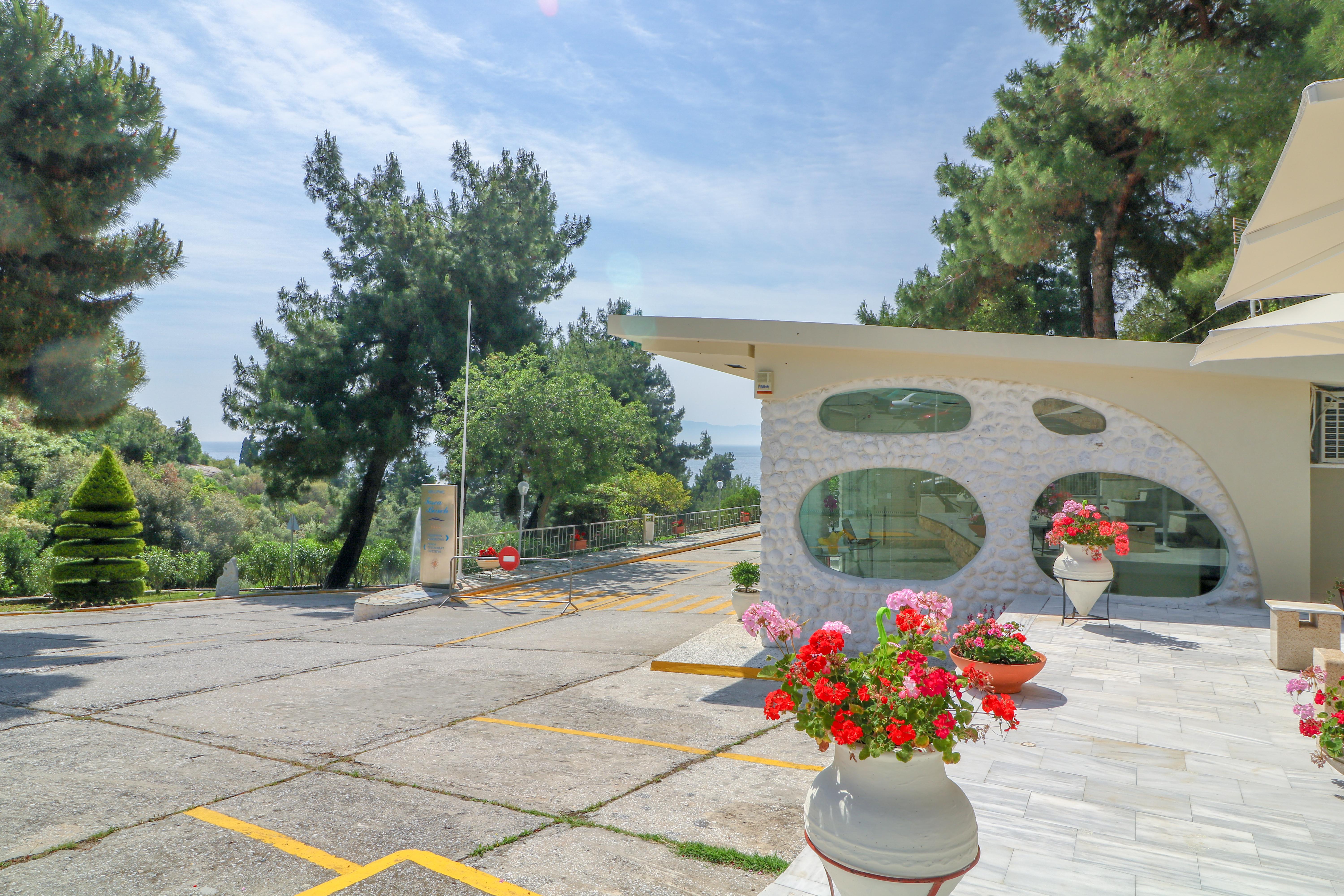 Tosca Beach Hotel Palaiontsiflikion Bagian luar foto