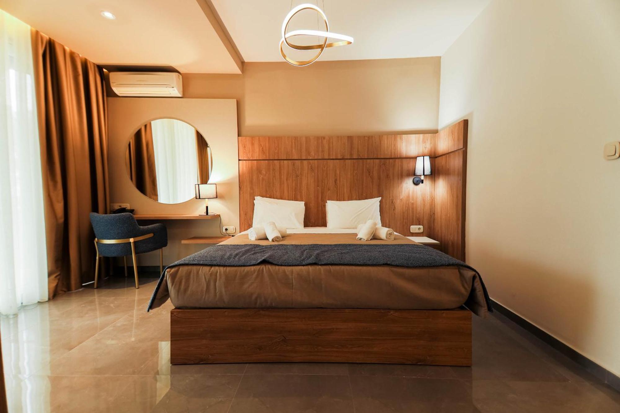 Tosca Beach Hotel Palaiontsiflikion Bagian luar foto