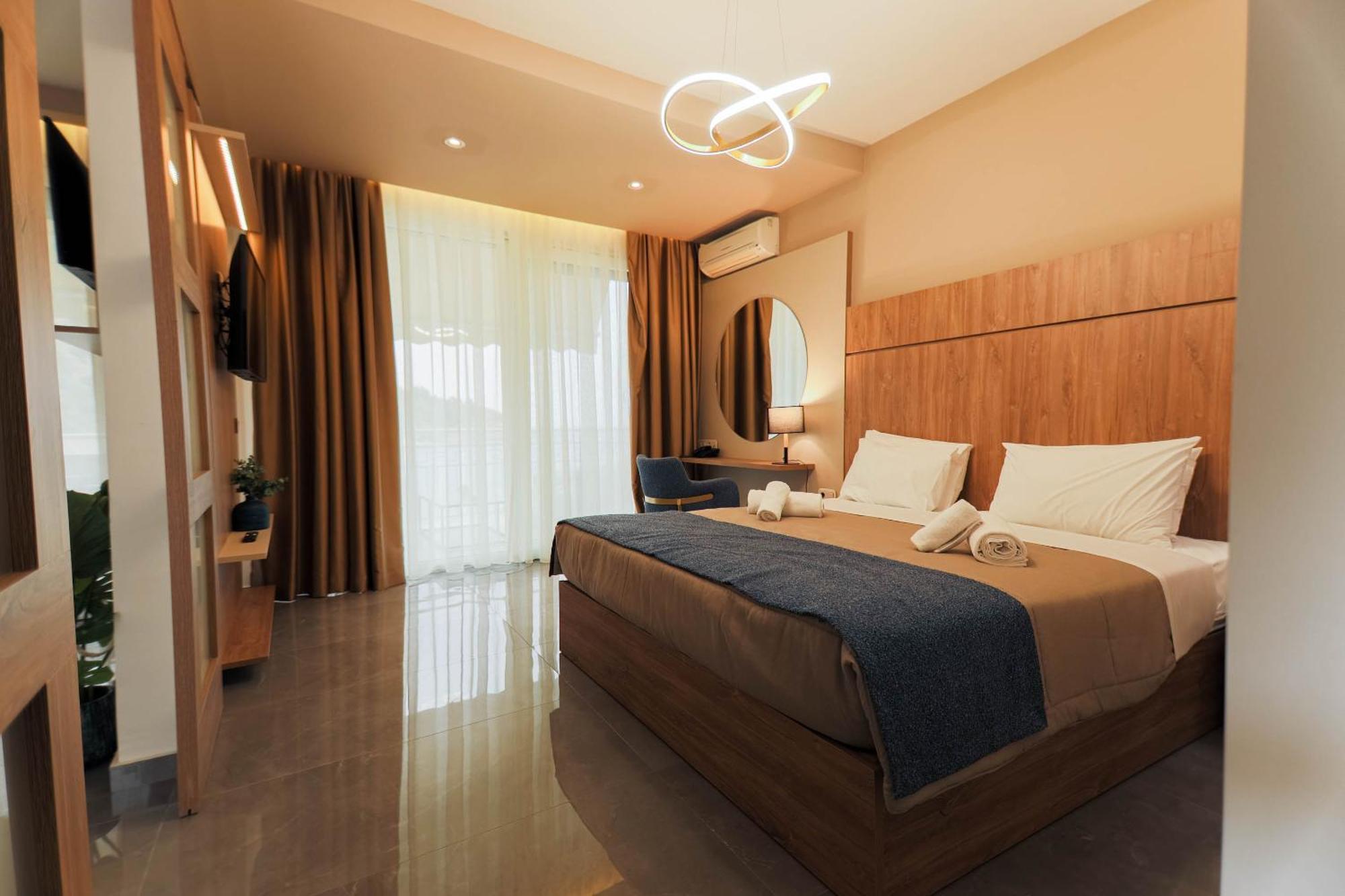 Tosca Beach Hotel Palaiontsiflikion Bagian luar foto