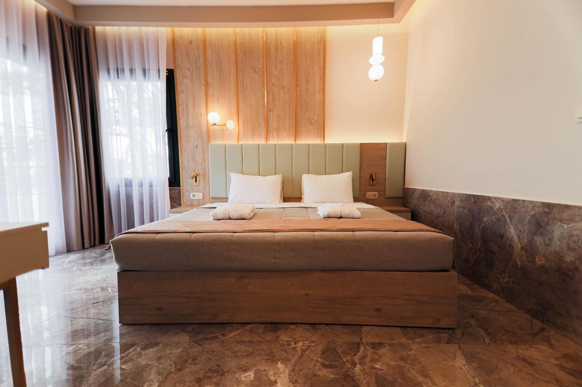 Tosca Beach Hotel Palaiontsiflikion Bagian luar foto