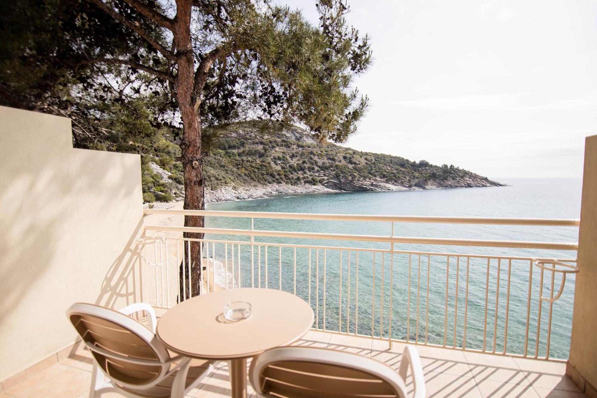 Tosca Beach Hotel Palaiontsiflikion Bagian luar foto