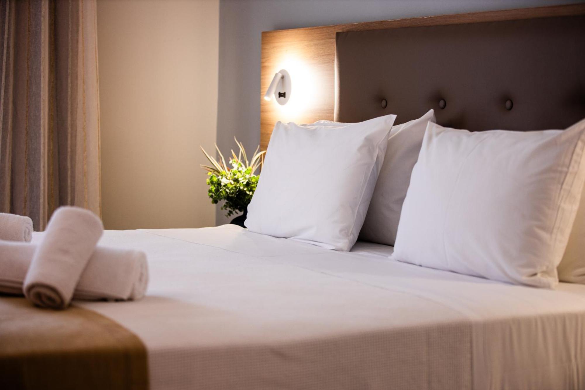 Tosca Beach Hotel Palaiontsiflikion Bagian luar foto