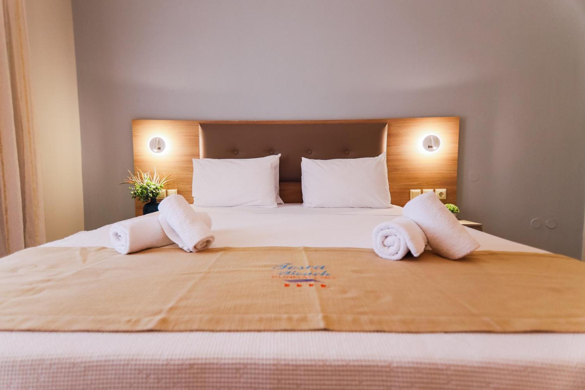 Tosca Beach Hotel Palaiontsiflikion Bagian luar foto