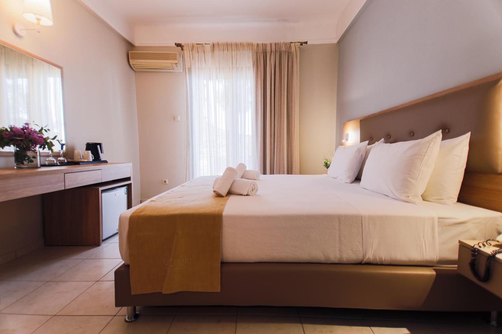 Tosca Beach Hotel Palaiontsiflikion Bagian luar foto