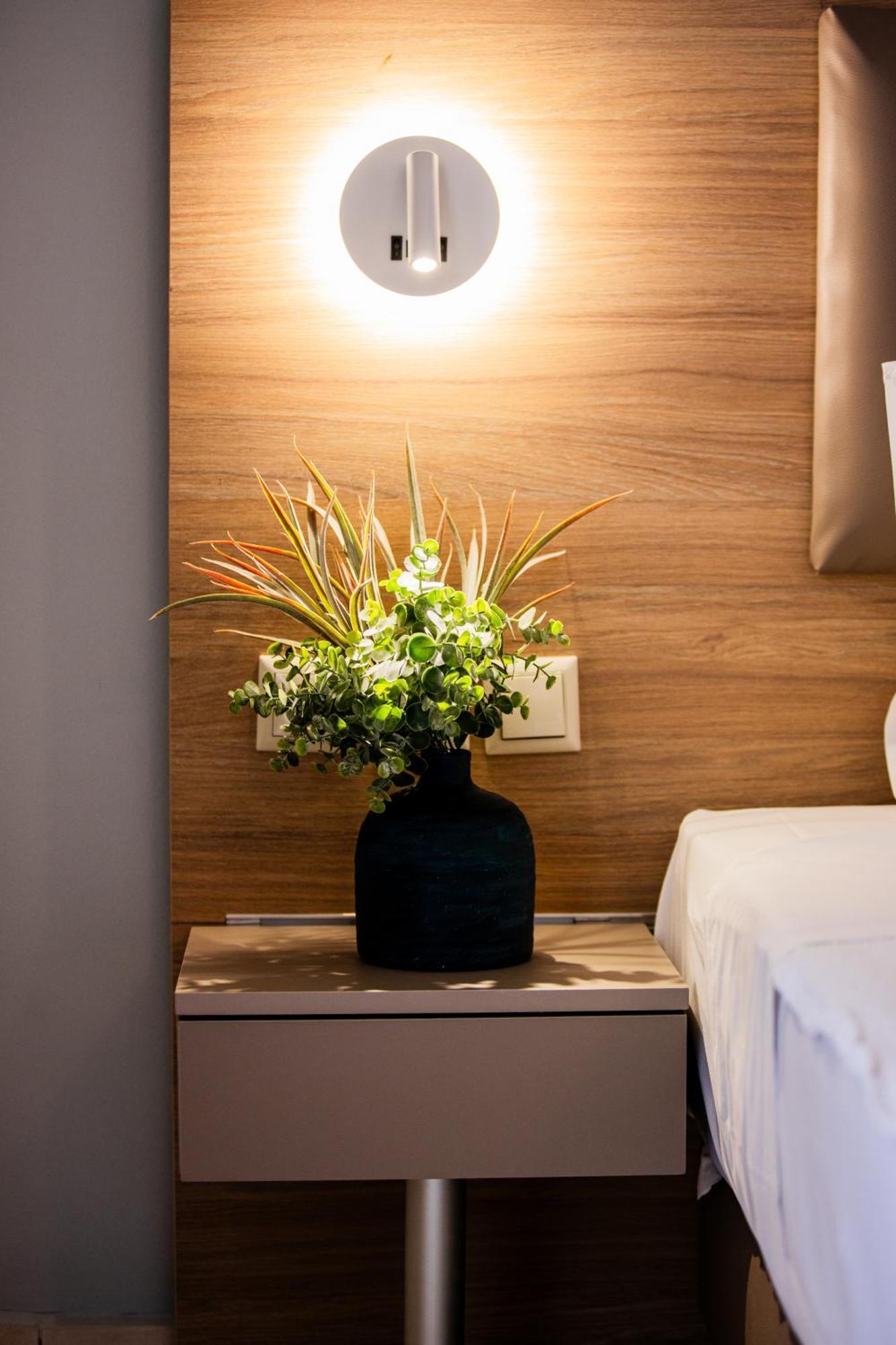 Tosca Beach Hotel Palaiontsiflikion Bagian luar foto
